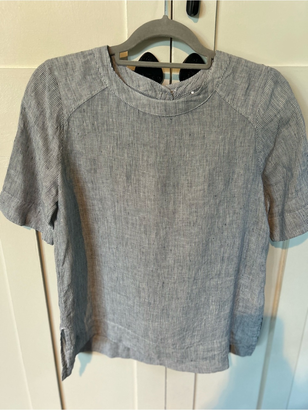 100% Linen Blouse White/Blue Pinstripe Size Small